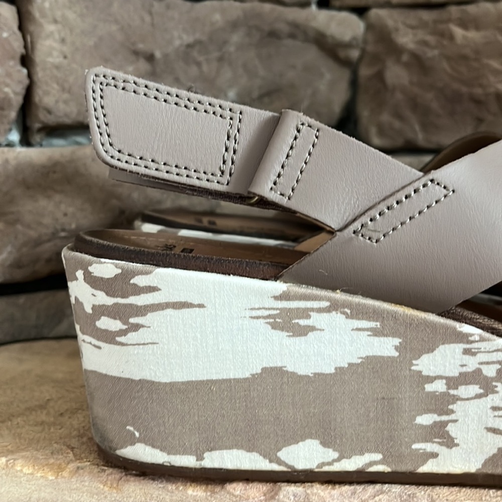 Clarks‎ Stasha Hale Wedge Sandal / SZ 9.5 W - Picture 2 of 9